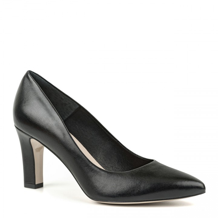 Black pumps made of grain leather with a high heel