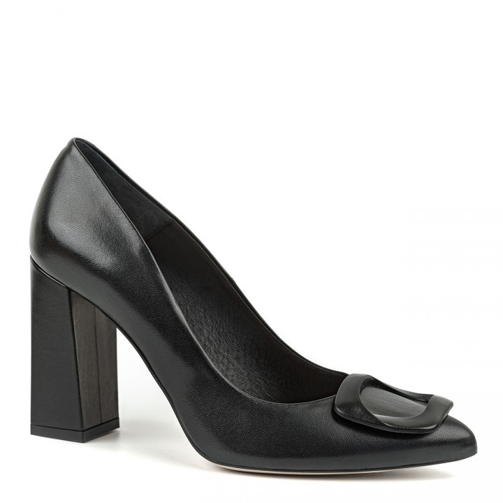 Elegant black pumps with a high and wide heel with a decorative element at the front