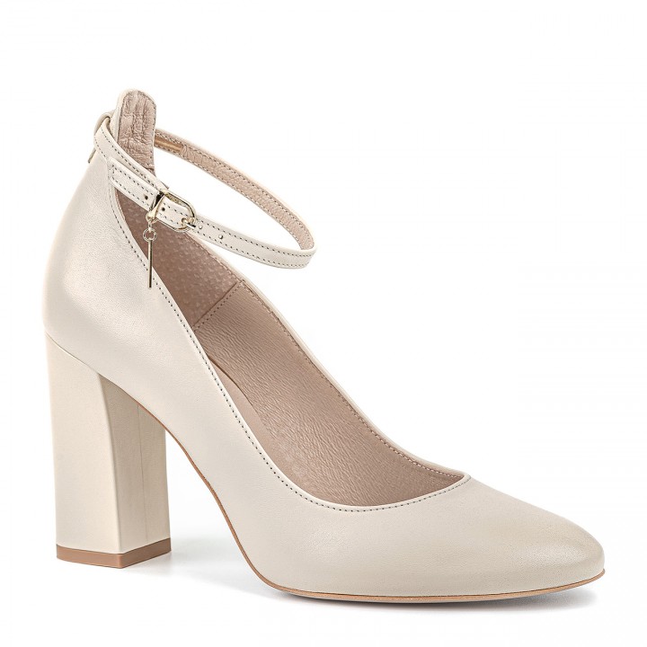Cream leather shoes with a block heel, thick heels, fastened at the ankle