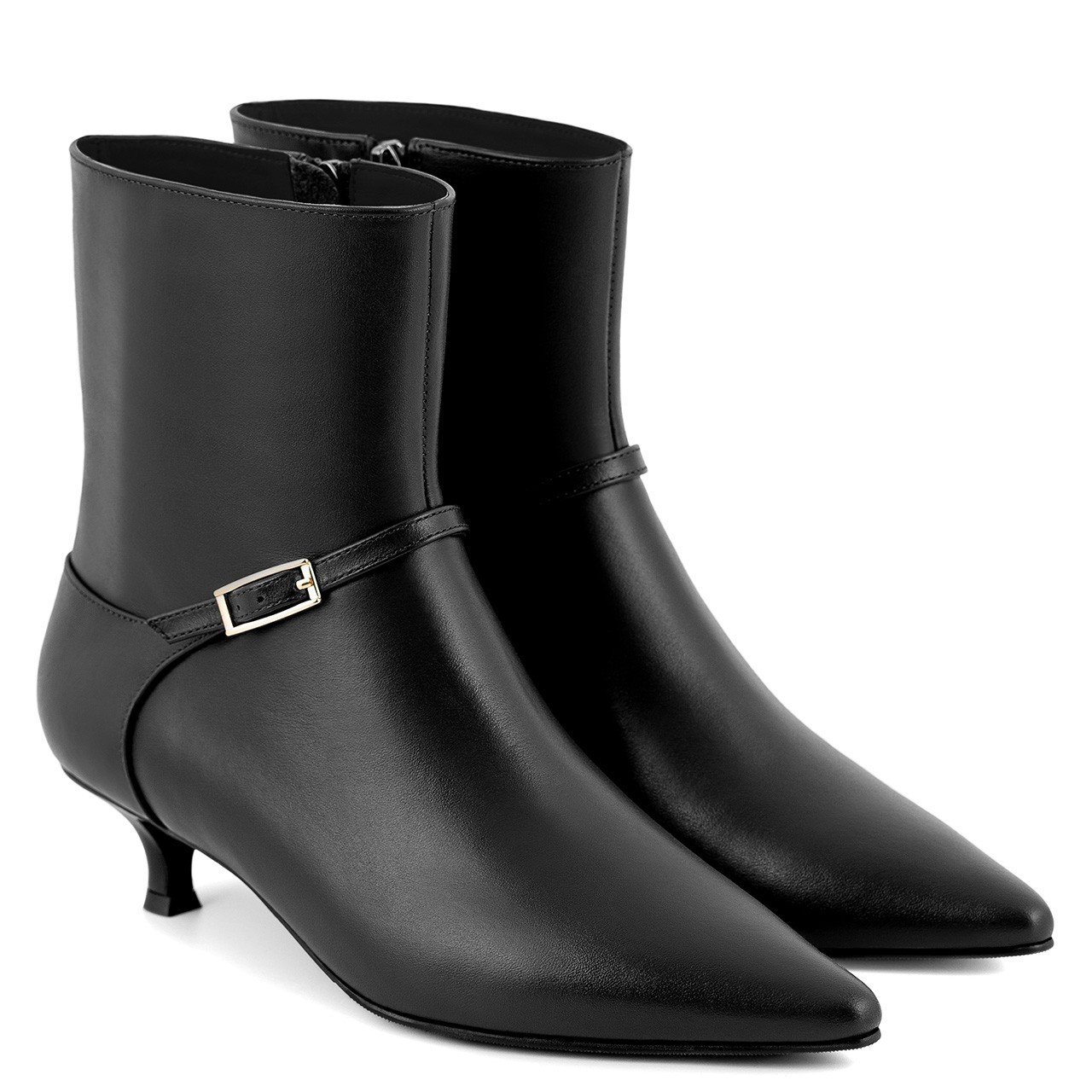 Schwarze Stiefeletten aus naturbelassenem Leder
