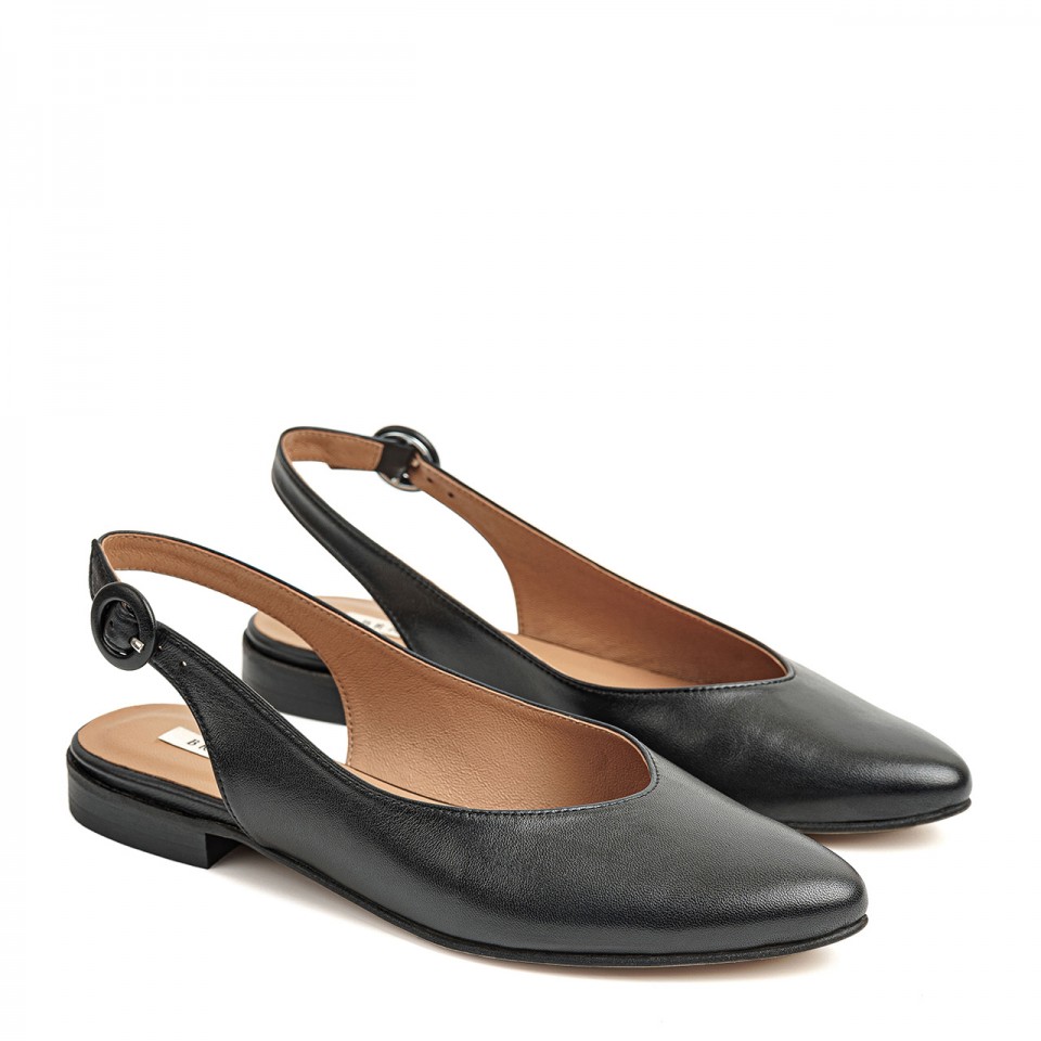 Black ballet flats made of natural grain leather