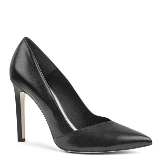 Black leather high-heeled pumps