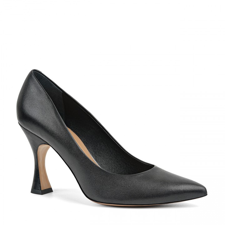 Women's black pumps with a geometric heel