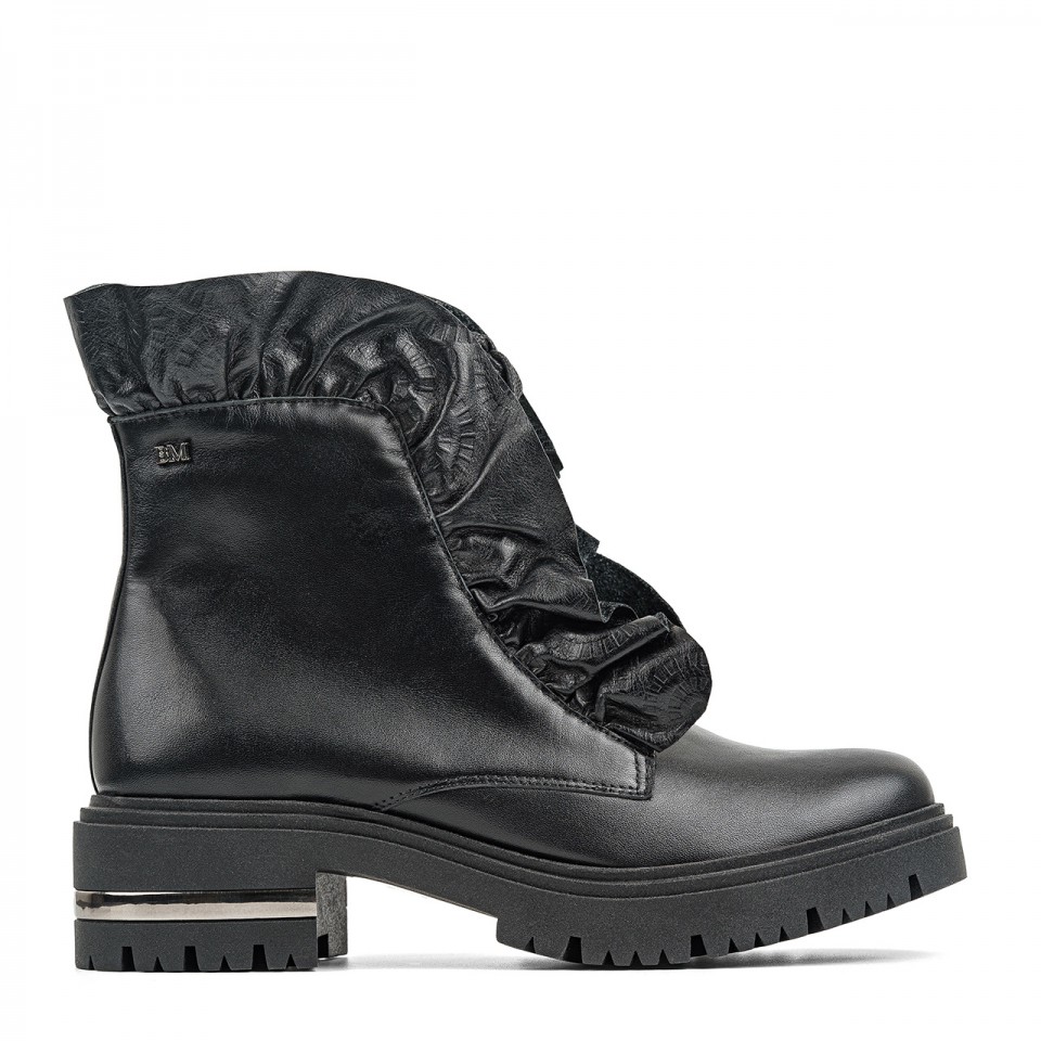 Skórzane botki na grubej podeszwie