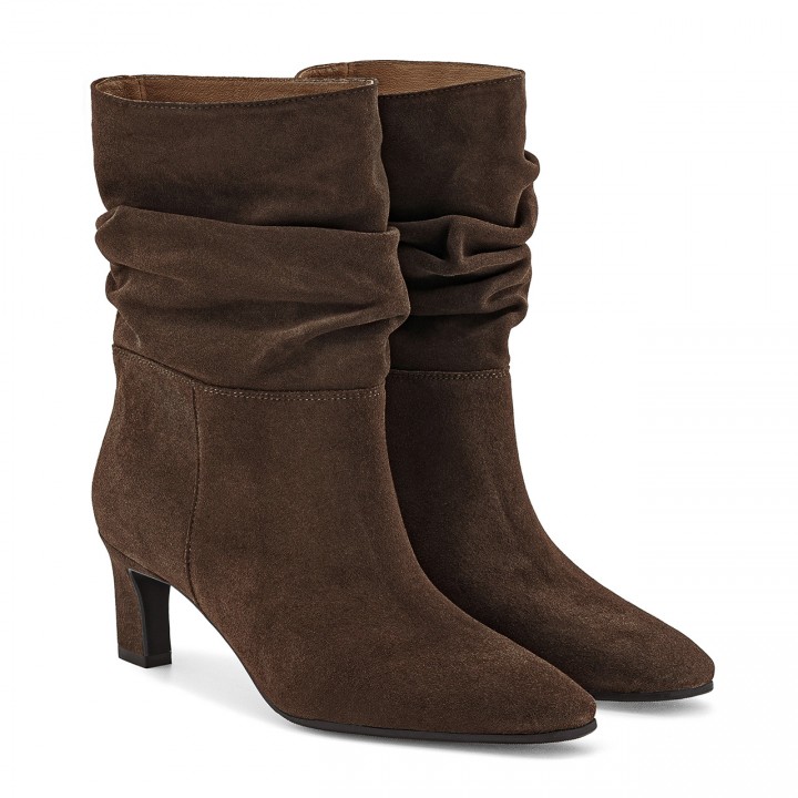 Brown velour ankle boots with square toes