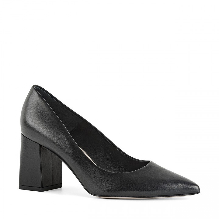 Black pumps made of genuine grain leather with a high block heel