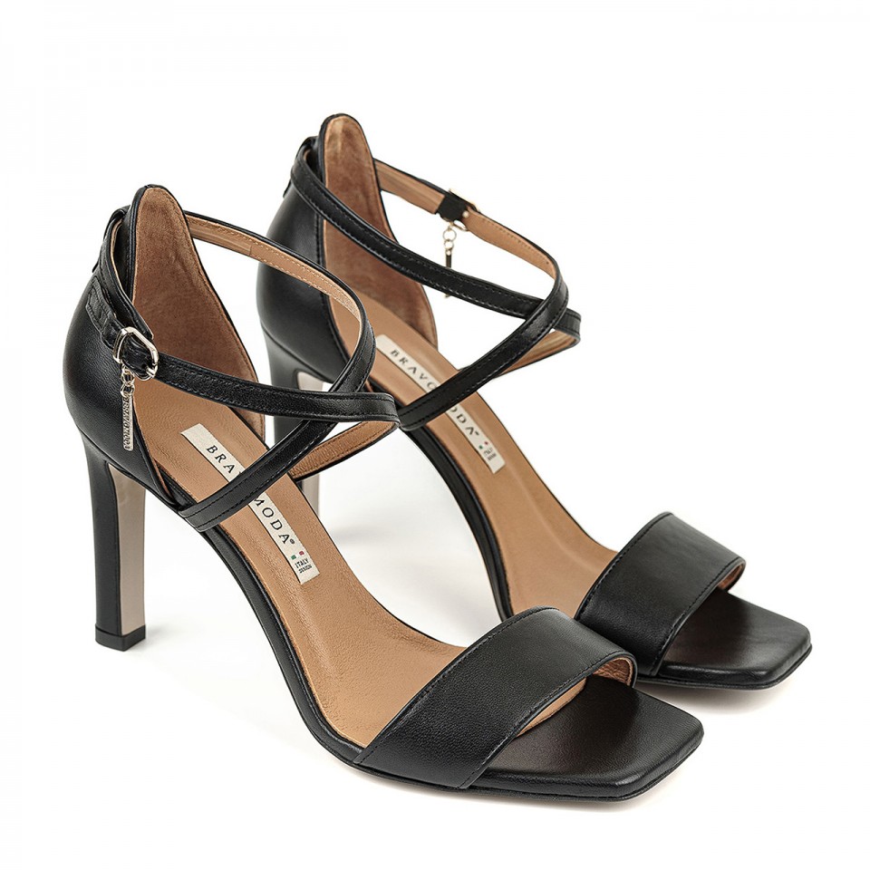 Black leather high-heeled sandals with crossed straps