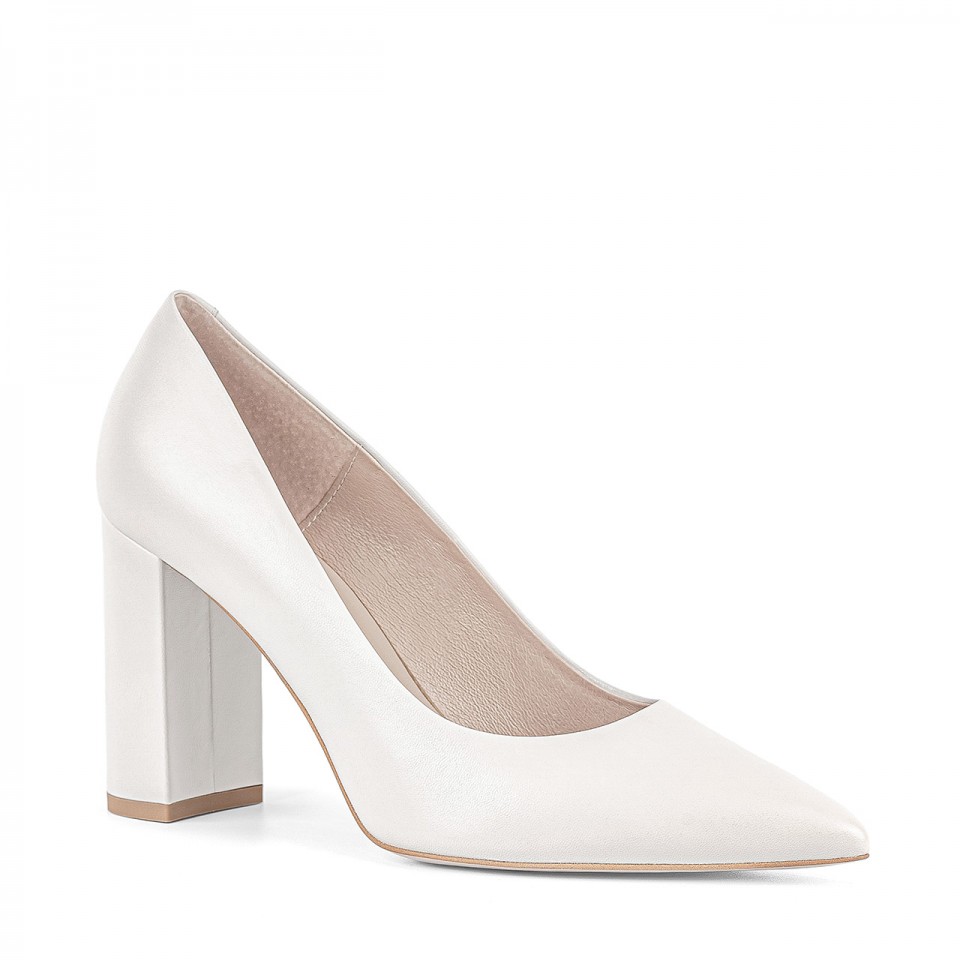 Bridal pumps with a stable block heel