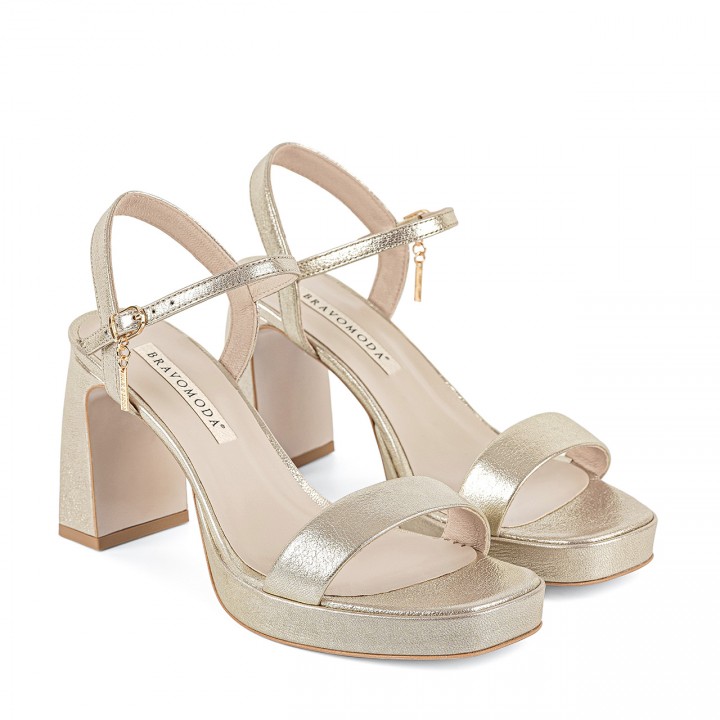 Stylish women's platform sandals in a gold color