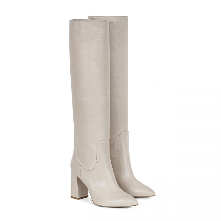 Leather high boots in ivory