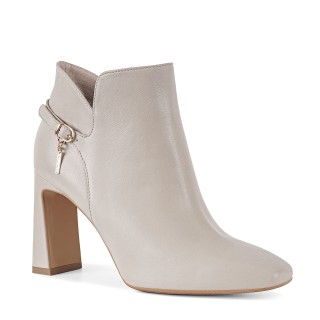 Ankle boots with a stable block heel and square toes in ivory color