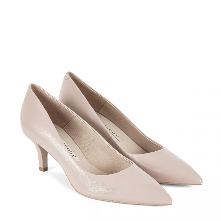 Pumps with a low heel in powder pink
