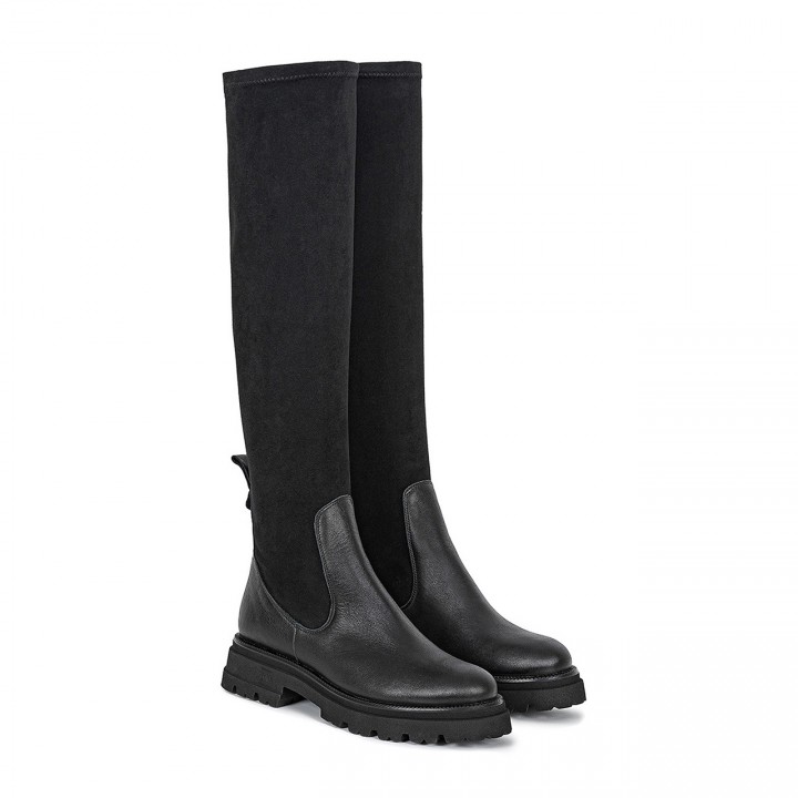 Fitted women's boots in black