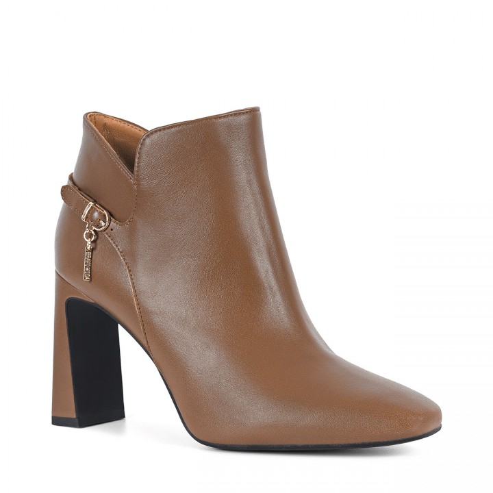Elegant brown ankle boots with a wide heel and slightly square toes