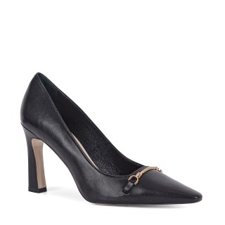 Black pumps with a geometric cut and gold decoration