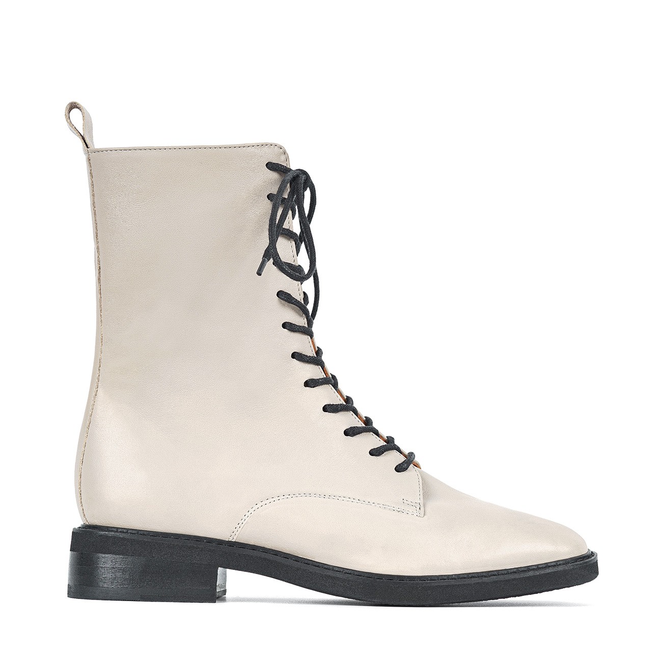 Subtle lace up ankle boots made of natural ivory colored grain leather BRAVOMODA