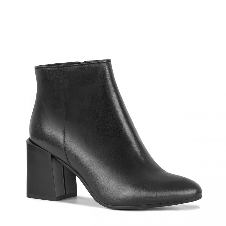 Black insulated ankle boots with rounded toes made of natural grain leather