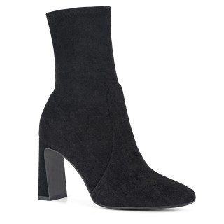 Black ankle boots with a stable heel made of elastic fabric