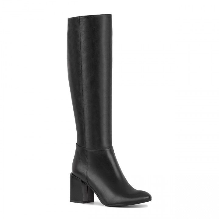 Black, insulated women's boots with a stable heel, made of natural grain leather