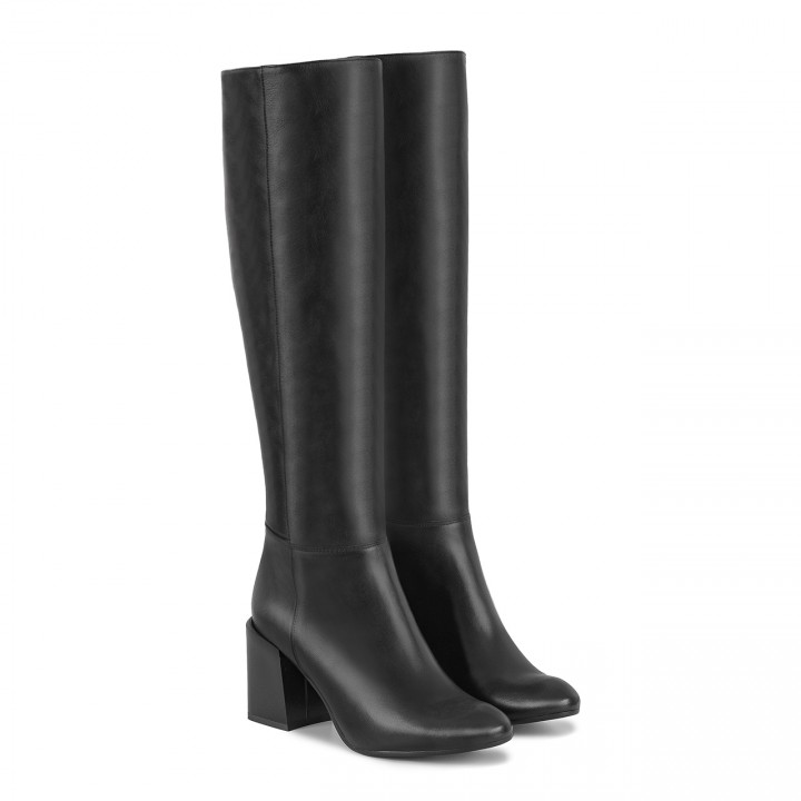 Black insulated women's boots with a stable heel