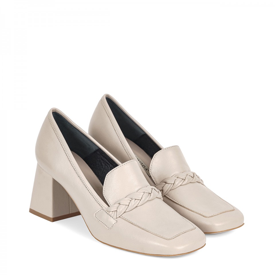 Ivory leather pumps