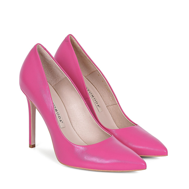 Leather pumps on a high stiletto heel in fuchsia