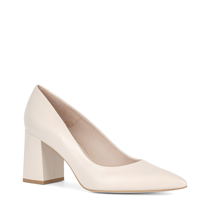 Cream pumps made of natural grain leather with a stable heel