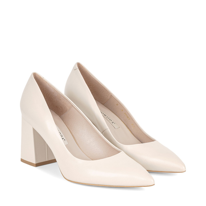 Cream pumps made of natural leather with a stable heel