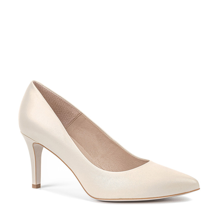 Cream high-heeled wedding shoes with a point