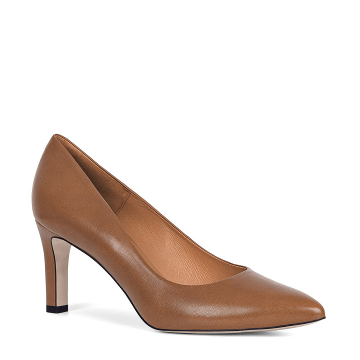 Elegant leather pumps with a comfortable light brown stiletto heel