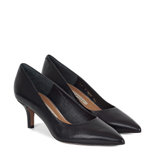 Black low-heel pumps made of genuine grain leather