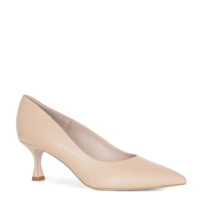 Classic beige pumps with a low heel made of natural grain leather