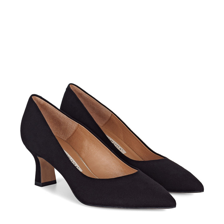 Suede pumps with a pointed toe