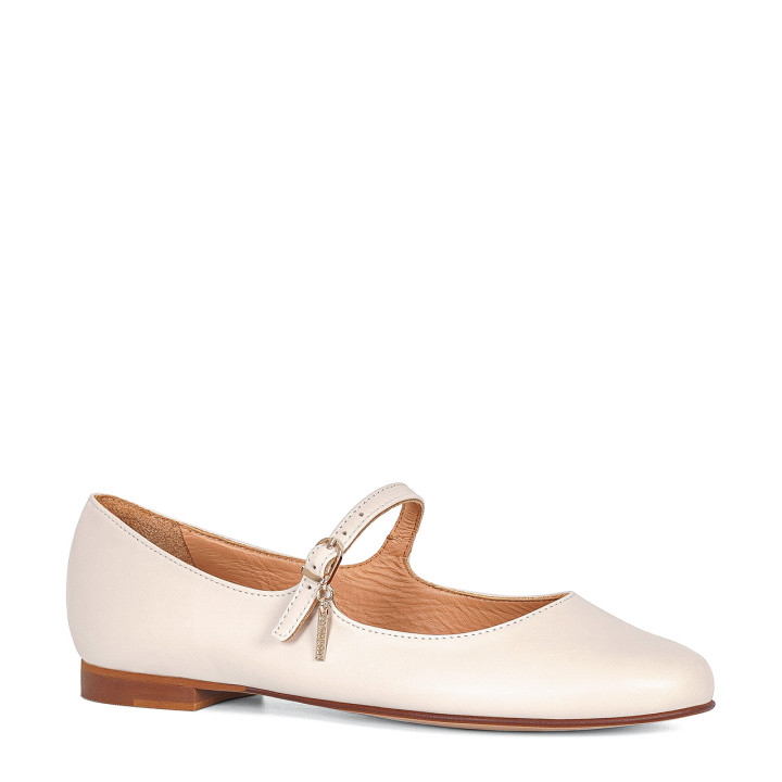 Ballet flats with a belt made of natural, cream-colored grain leather