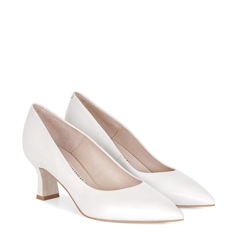 Low-heeled wedding pumps