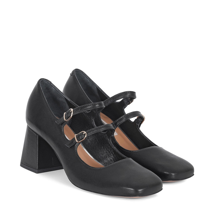 Black leather high-heeled pumps