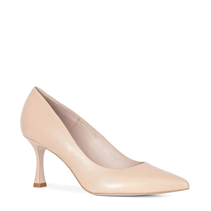Classic beige pumps made of natural leather with a geometric heel