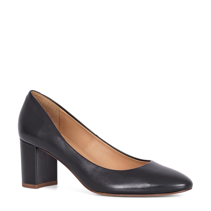 Classic black pumps made of natural grain leather with a stable heel