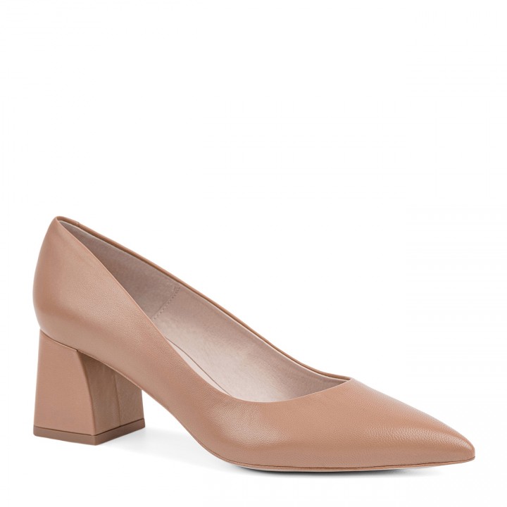 Women's low-heeled pumps in toffee color