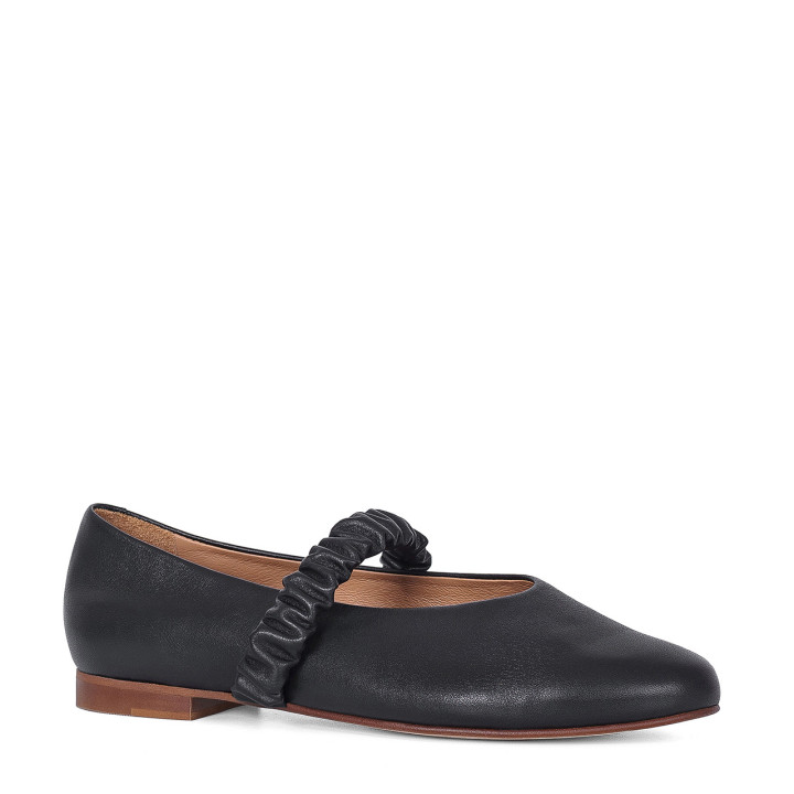 Black ballet flats made of natural leather with a decorative ruffle