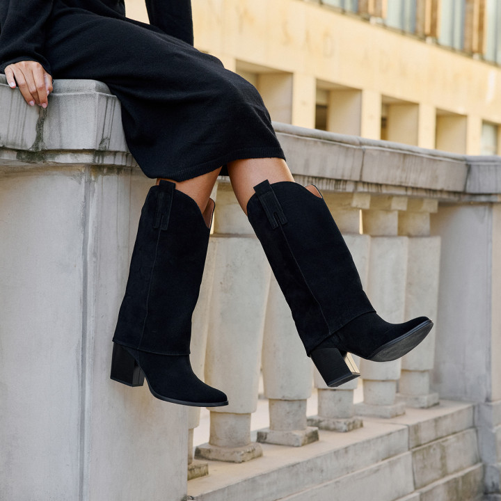 Black cowboy boots made of natural grain leather