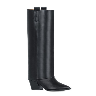 Black slip-on boots with a falling upper and a stable heel, made of natural leather