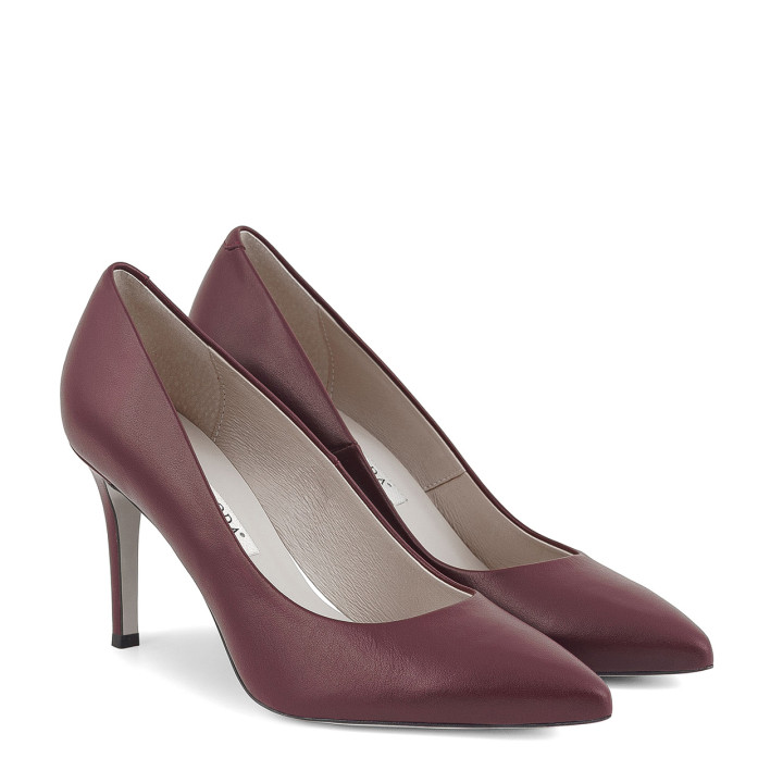 Burgundy stiletto pumps made of natural grain leather