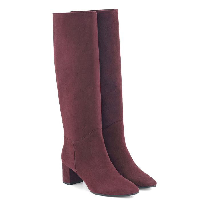 Burgundy boots made of natural suede leather