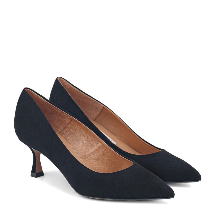 Suede low-heeled pumps with a pointed toe