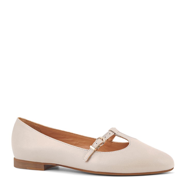 Cream ballet flats made of natural grain leather with an adjustable strap