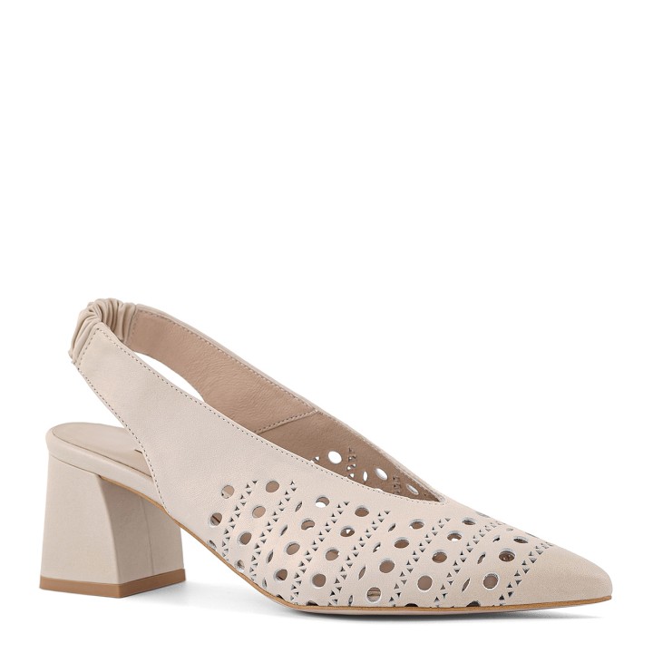 Openwork pumps with pointed toes