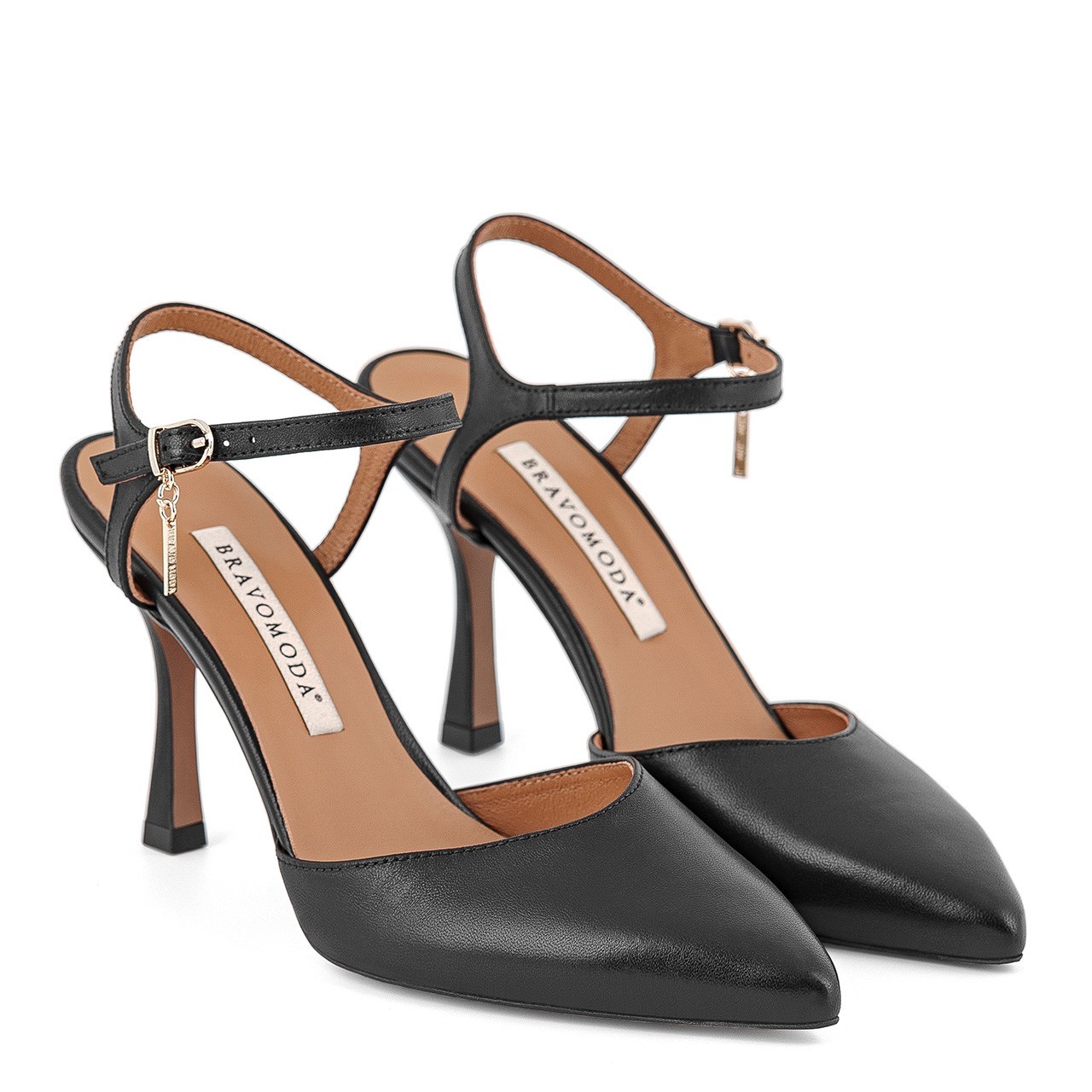 Black pumps made of natural grain leather