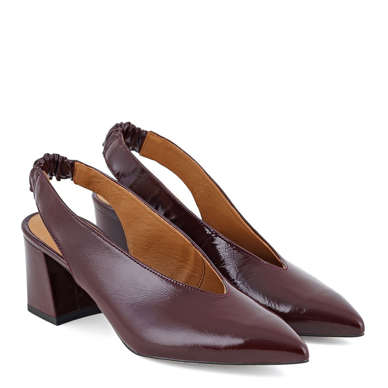 Burgundy pumps with a block heel and an open heel made of natural patent leather