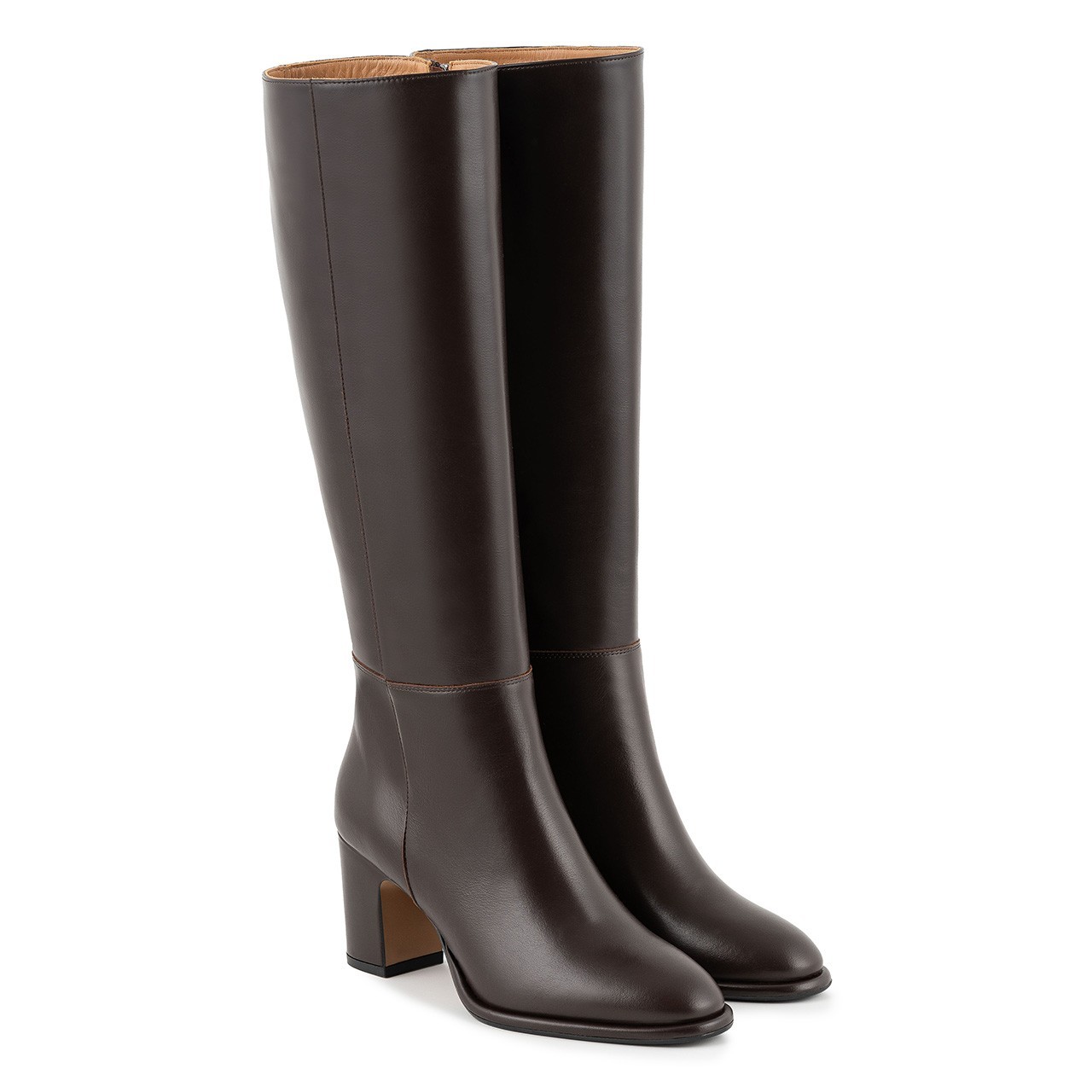 Brązowe kozaki wykonane z naturalnej skóry licowej